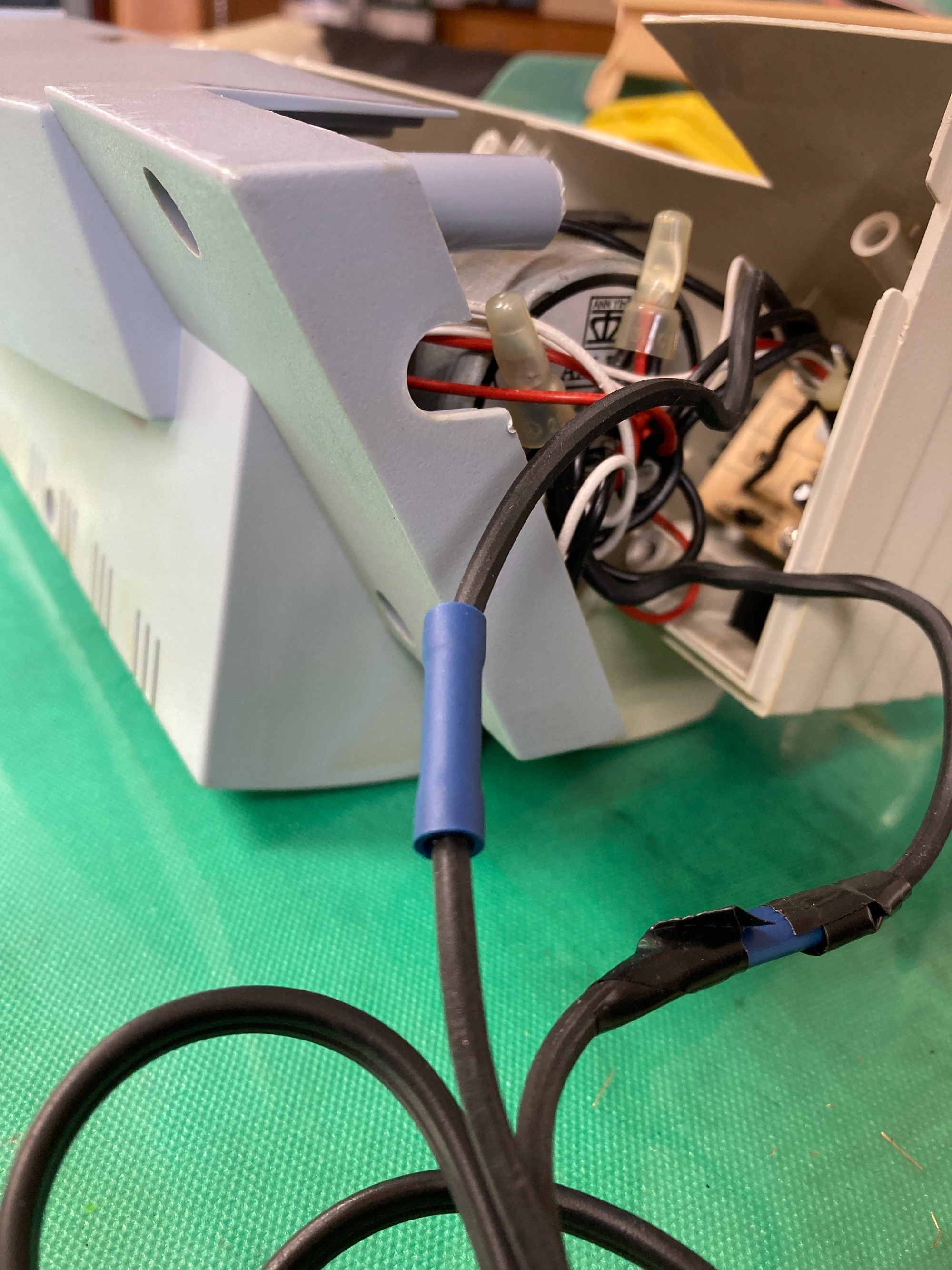 ブログ 電気コードの断線